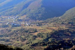 San Vitoiro, A Ermida y a la derecha en el centro A Gándara Chá