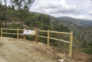 Vista do val dende o Miradoiro de Penas Rubias situado en Pacios da Serra