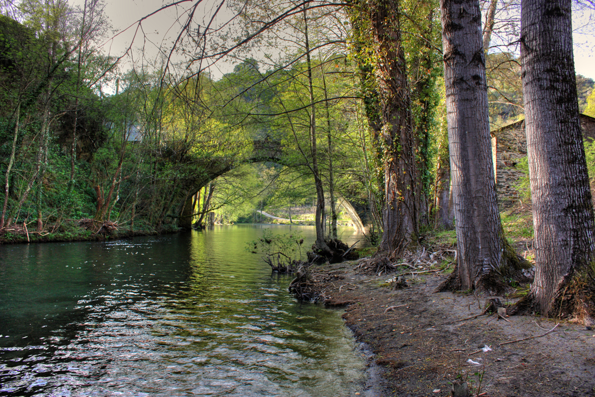 Puente de Barxa do Lor aguas arriba